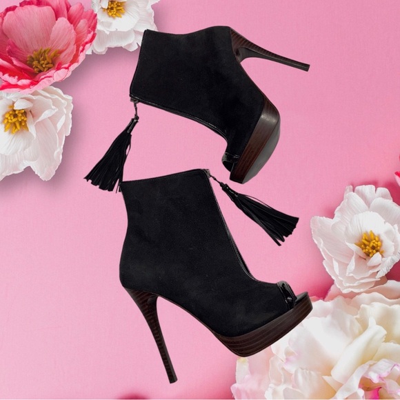 L’AGENCE BLACK SUEDE STILETTO ANKLE BOOT WITH FRONT ZIPPER CLOSURE AND TUSSLE - Picture 1 of 16
